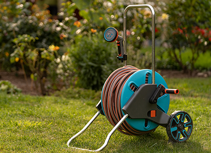 Schlauchwagen im Garten